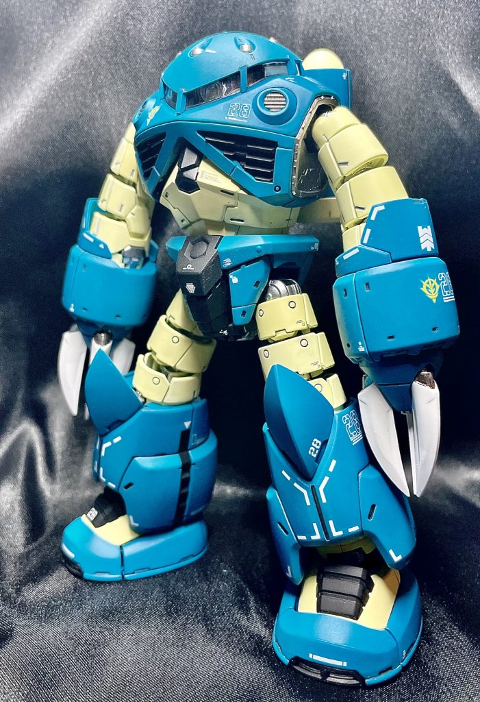 デカール類は、高機動型ザクから拝借。