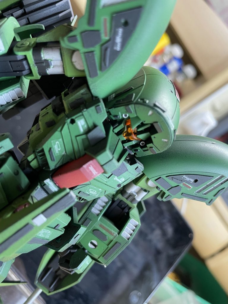 顔のアップです！クリアパーツが最高にかっこいいですね