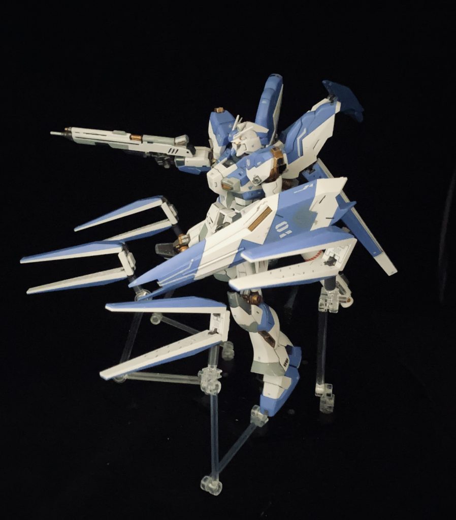 ポーズをとったり、ファンネルで攻撃したり。ファンネルはブレイブについてるのを使いつつ、ラックにさせるようにしております。あとワンセット欲しくなるなー…流石に厳しい…