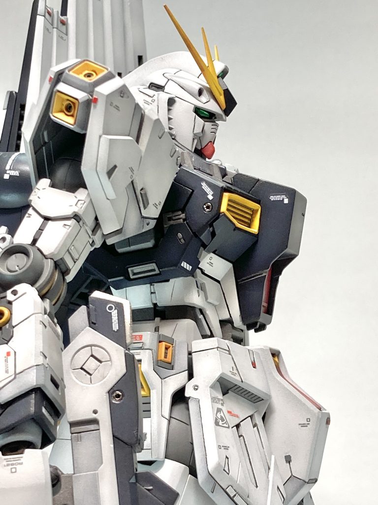 自分のできる全部を詰め込んで製作した、このνガンダム。(放置期間も含めて)2年かかりましたが、こうして完成させることができ非常に満足しております。