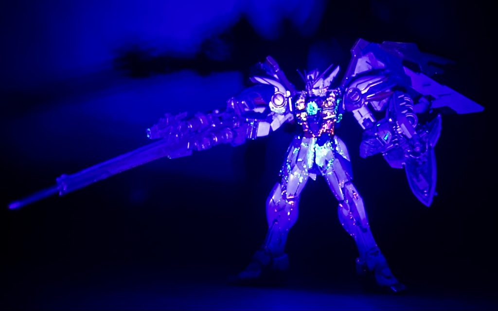 付け焼き刃で蓄光を仕込んでます。まばらになってしまいましたが良しとしましょう👌