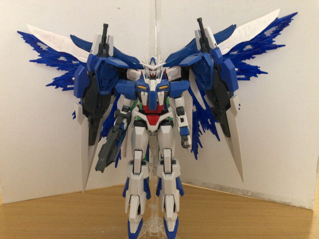 トランザム・アイエスィとGNフィールドを併用するとオリジナルシステム「零落白夜」が使用可能となる。だが、これは著しくGN粒子を消費するため、一撃必殺級の代物となっている。使用時は、GNフィールドに使われるGN粒子が機体表面を覆い、黄金に輝く。どうでしたか?以前、七つの大罪をベースにバリエーションを考えたガンプラがあるのですが、このコネクティアガンダムはあるアニメに基づいて設定やら武装やらを考えているので今後の投稿でわかった方がいましたら、コメントの方で「もしかして…」って言っていただければお答えします。最後までご覧いただきありがとうございました。