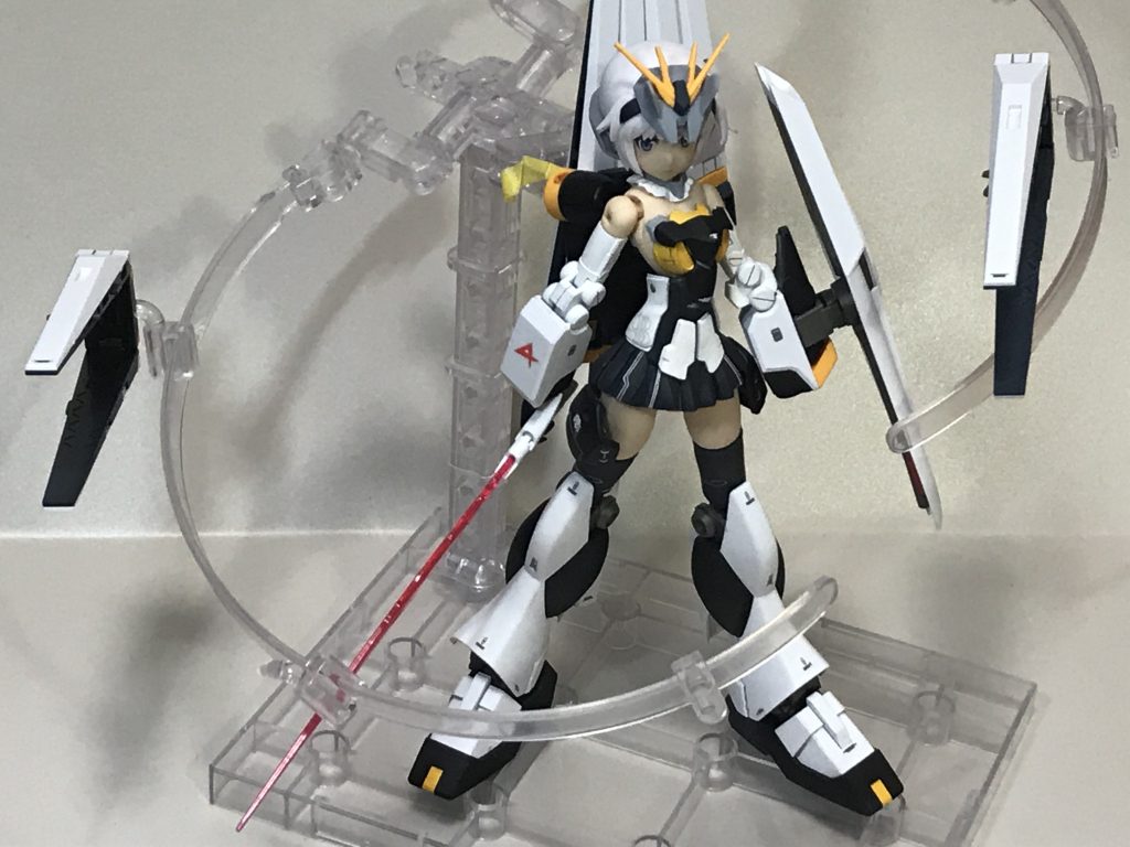 フィンファンネルは見えない部分に3mm穴開けてあるので射出状態で飾れます。やっぱりファンネルは展開してこそっすよね〜