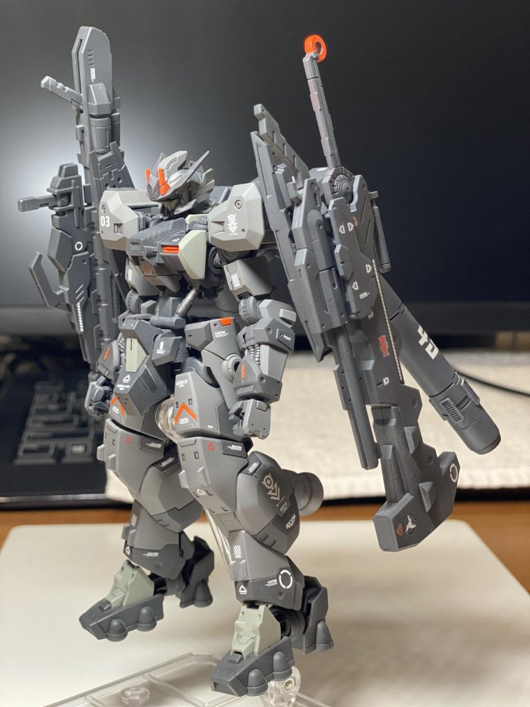 腰に取り付けてあった既存のハンマー？ソード？も肩にマウント