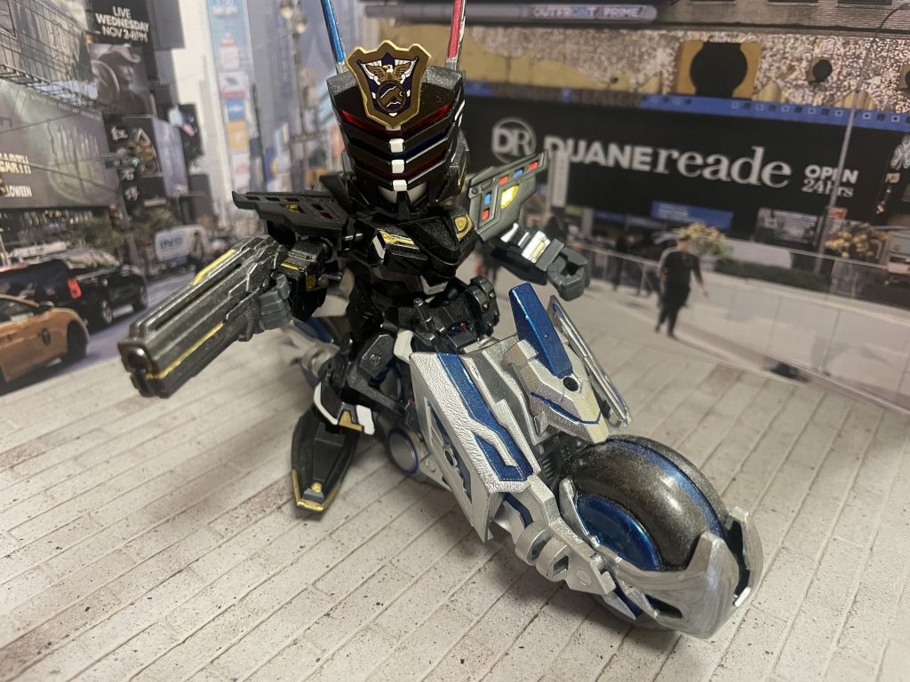 バイクに乗って現場に急行。バイクは勘違いからシルバーwキャプテンシティっぽいって事で！