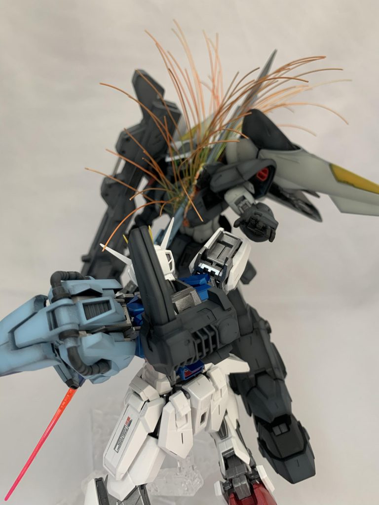 ストライク側からソードストライカーとストライクの一体感堪らないですね。