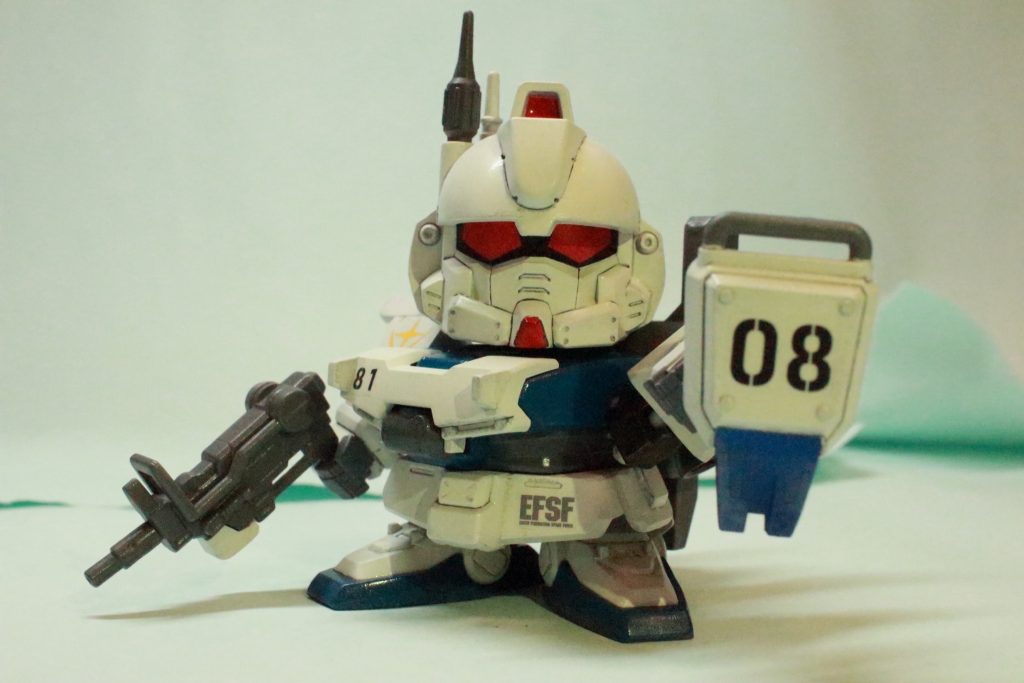 BB戦士のEz8マシンガンは旧キットの物をSDサイズに改造。マガジンを無くしてしまったので自作しました。