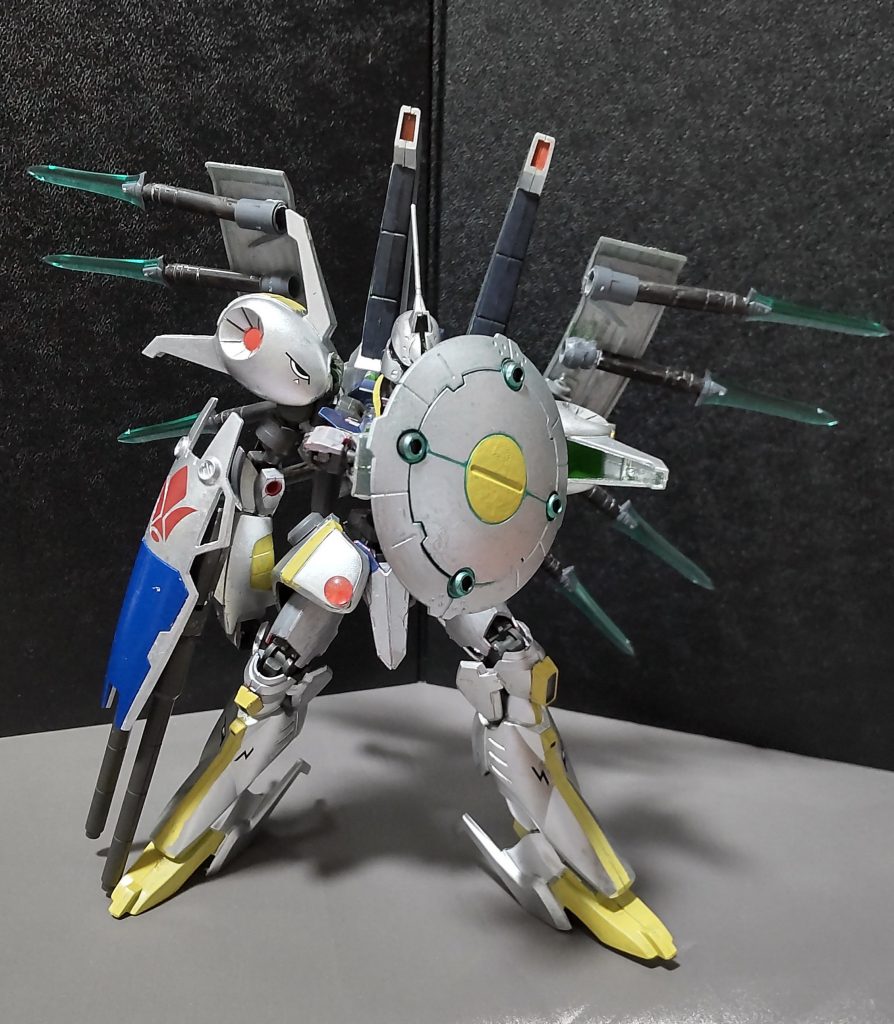 ○小型ミサイル内蔵式シールドミサイル発射口が4門付いているシールド。それぞれ5発ずつ、計20発内蔵されている。※ガンダムウヴァルのラウンドシールドを流用しました。