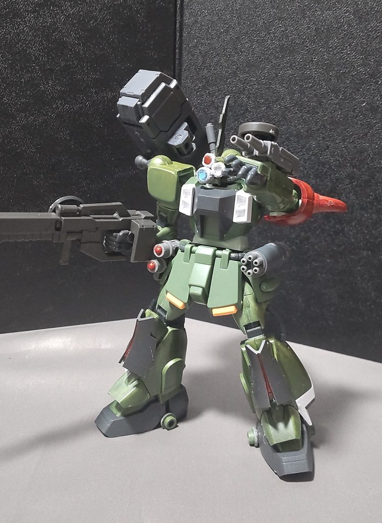 ・ハンディマシンガン左腕に装着された小型のマシンガン。