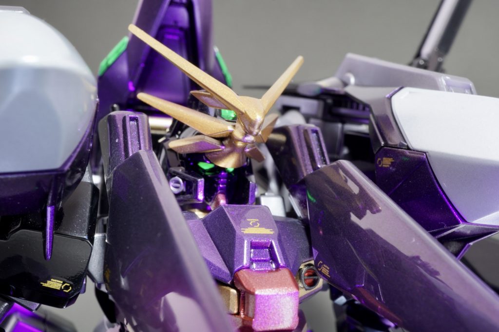 紫はアメジストパープルです。映り込むくらいにテカテカにするのは大変ですね。