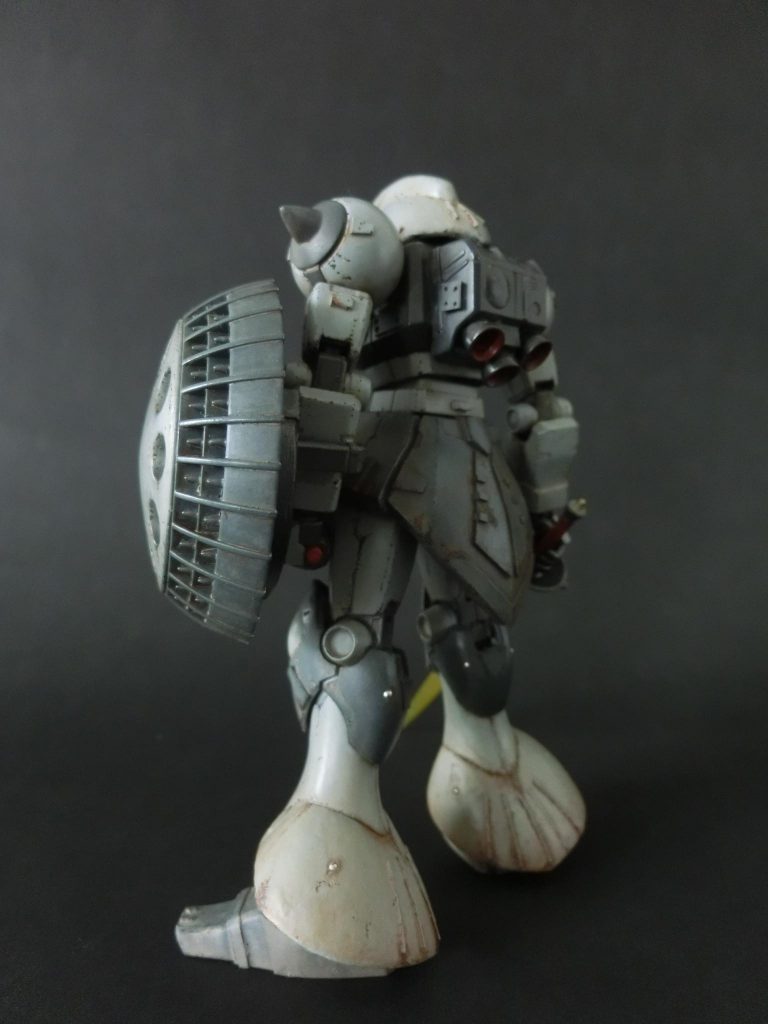 色は濃いグレーは水彩カラーのジャーマングレー三色を濃い方から順に。それぞれ水色と白を混ぜて調色してます。