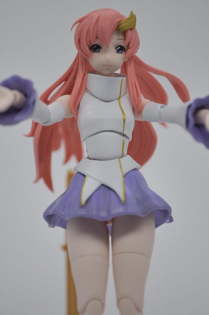 少し動かしただけでもう金のラインが剥げています。