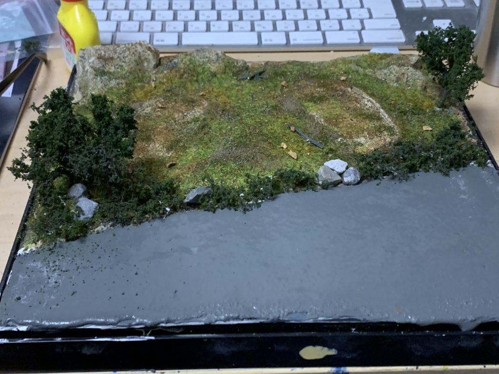 黒い川にしか見えない件について……w白線引くだけでだいぶ変わったので良かったです。