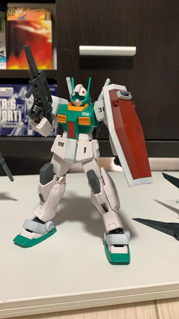 部分的に下地にピンクサフを使用したので若干赤みが強くなってます。他はメカサフのヘビーで下地塗装後に本塗装に移りました。