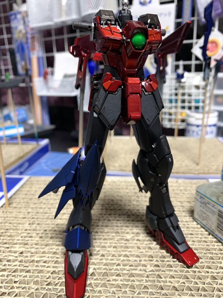 左足は調色した青をつや消しに