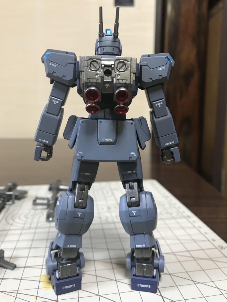 背面になります。背中にパラシュートパックを付けると見えなくなるので、こちらで掲載。