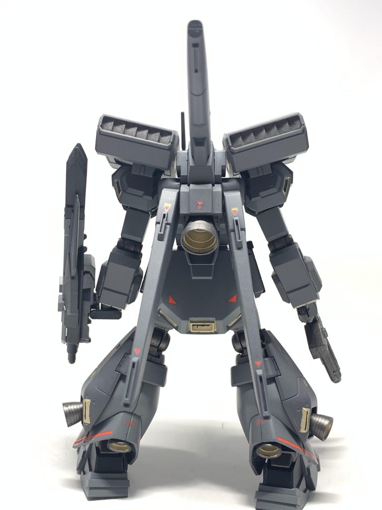 後面。デカールは付属のものと手持ちにあったのを適当に貼りました。