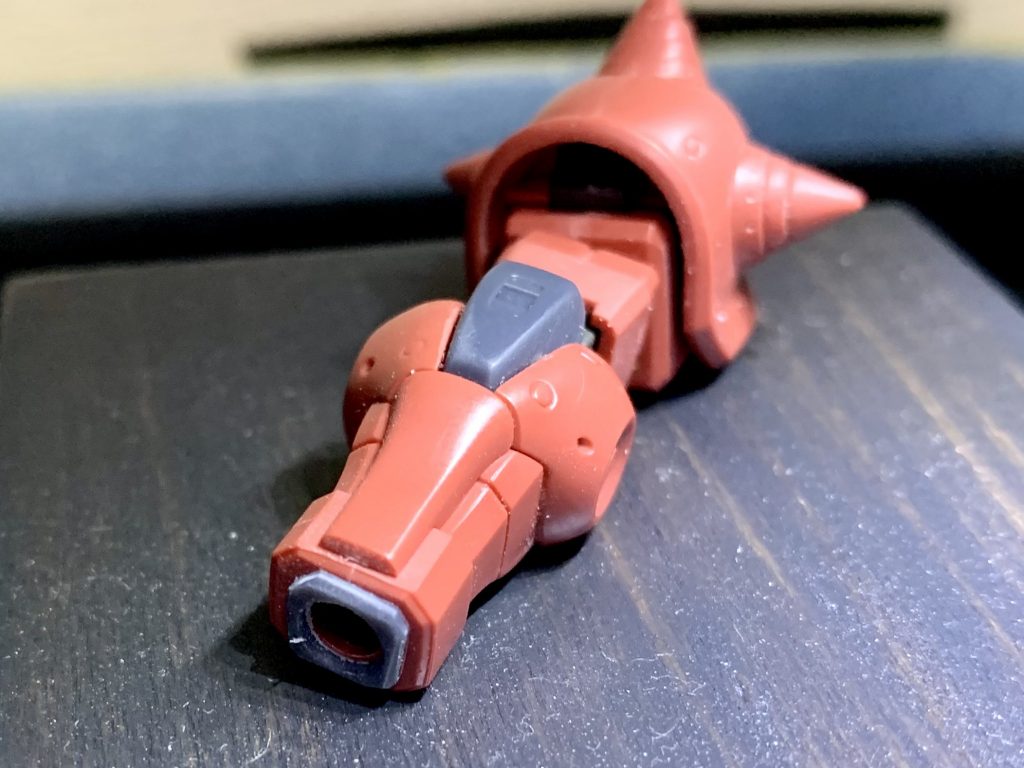 手首のカバーもランナーから作りました