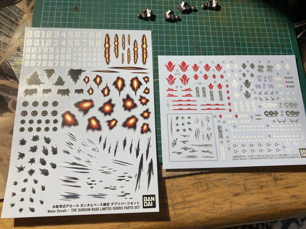 デカールはこの辺とか、色々使用。正直左はあんまり役に立たなかったな…