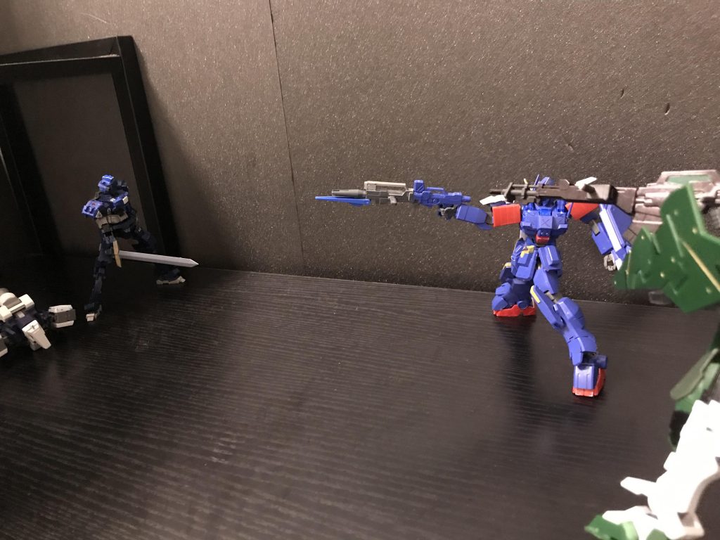 デュナメス「ヨイショ!」ペイルライダー「ナイスだ!」