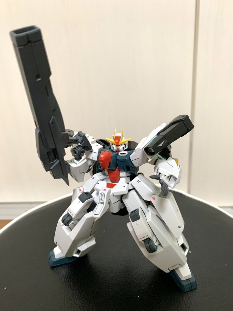 基本形態はこのように4門のGNキャノンを格納した形態で、GNアメイジングバズーカをメインウェポンとしている。