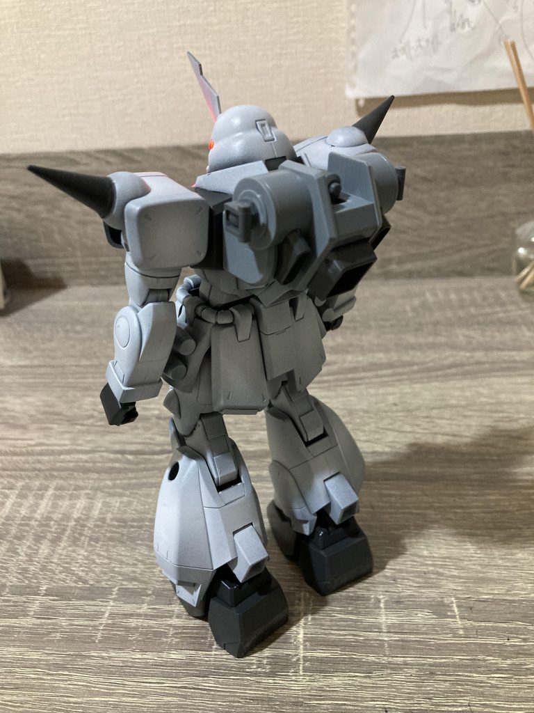 両肩のショルダー部分を改造バックパックを余ったボールジョイントで改造 