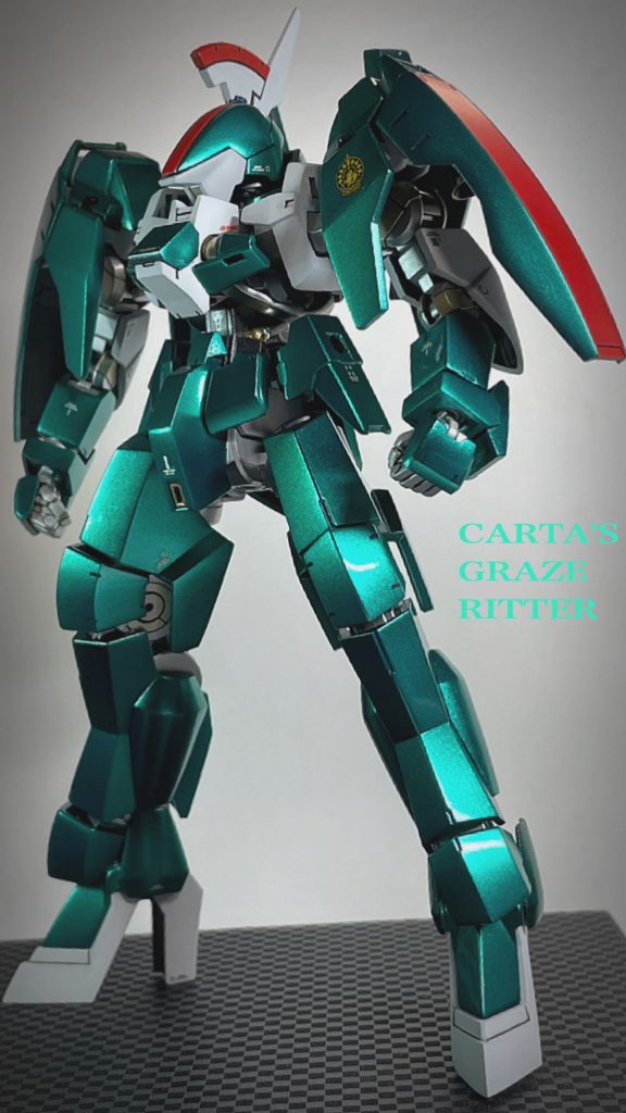 剣の持ち手はHGのウィング系に入っていたもの、平手と握り拳はビルドナックルを使っています。剣の造形はRPGの武器みたいでかなりカッコ良いですね(^O^)あとデカールは緑のキャンディ塗装の箇所はガイアのホログラムデカール白いパーツはハイキューのダークグレーとMGアサルトバスターに付いてきた赤いものフレーム部分はハイキューのパステルミントを使っています〜