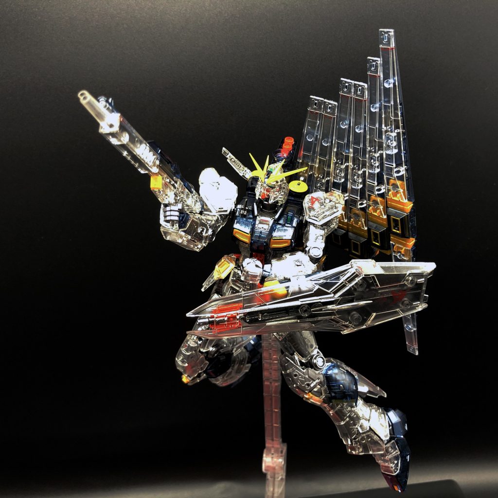 UVなしですと普通のクリアカラーです内部フレームはスターブライトアイアンとフレームメタリックで塗装しています🤔