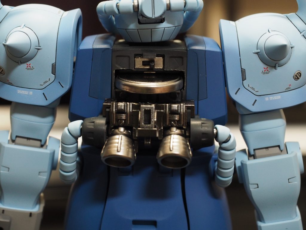 電池とスイッチはランドセルと空けると操作出します〜！