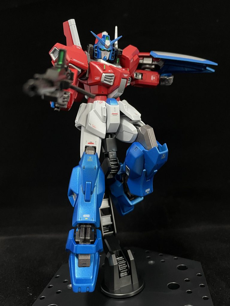 かなり目を細めて遠くから見ればコンボイ司令官と間違えるかもしれませんね。知り合いにはガンダムマックスターと呼ばれました!!現場からは以上です(*`･ω･)ゞﾋﾞｼｯ!!