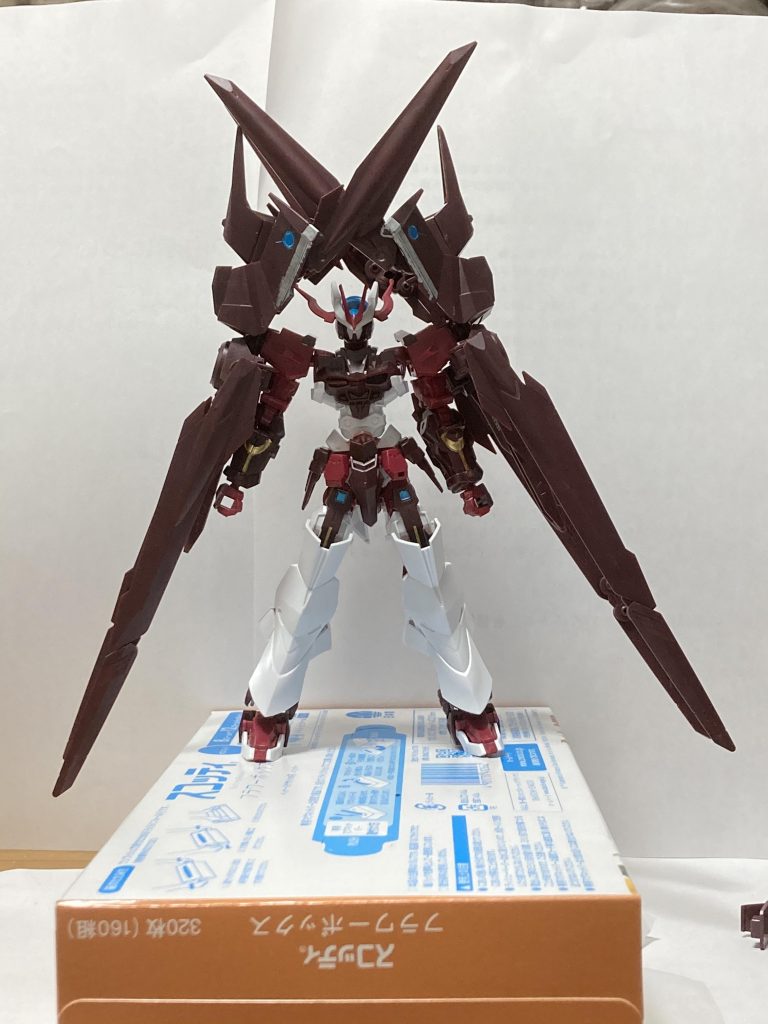 新システムのXコネクトを強化した「DX(ダブルエクス)コネクト」です!展開すると、機動力・空間把握能力・火器管制システムが飛躍的に上昇し、倍になったブレイドドラグーンとダブル・B・スマートガンの火力で一気に敵を殲滅する仕様となっています!ただ弱点として、通常形態と比べると露出が多くなるので防御力が落ちます。(スタンドで無いことをお許しください)