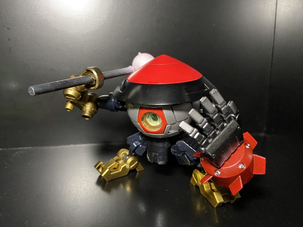 実は造形自体は相当前にしており、途中で転がしてました。部屋が片付かんので、塗装の練習がてら仕上げてみました。塗装の途中で思いつきでライトを仕込んだので、消したら荒いしダサいです🤣