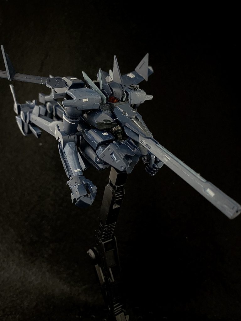 いやー、自分この飛行形態が好きで初めて作った時、HGで差し替え無しの変形で感動したもんです笑