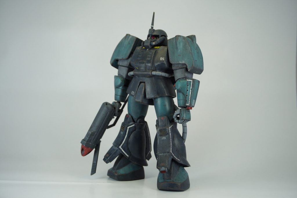 こちらのキットはMSVのMS-06Rザクの金型流用なので、MSVのキット改造のやり方をそのまま使えます。