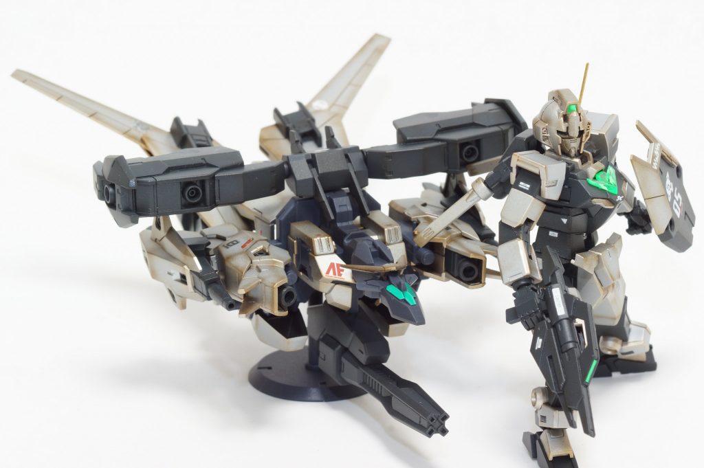 コア偽式とジュピターアーマー改ウィングバインダーは乗っけてるだけ、アップ中に気が付きましたが頭のアンテナをでっかいVerでは付け忘れてます　穴開けて真鍮線挿してるだけなのでポロリしたままよく忘れます