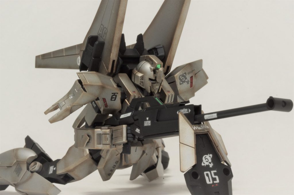 チャレンジ輝き撃ち風ロングバレルＴ字マズルブレーキに差し替え、シールドのデカールはパリっと出ますが、装甲部分のグレー沈んじゃいますね両肩とも百でよかったかも