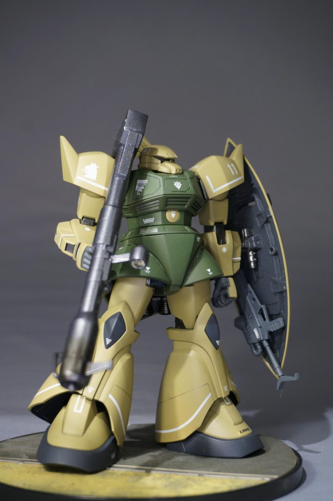 とはいえ、HGUCゲルググは色々といじりたいポイントがありますのですこし改修を施し全塗装です。