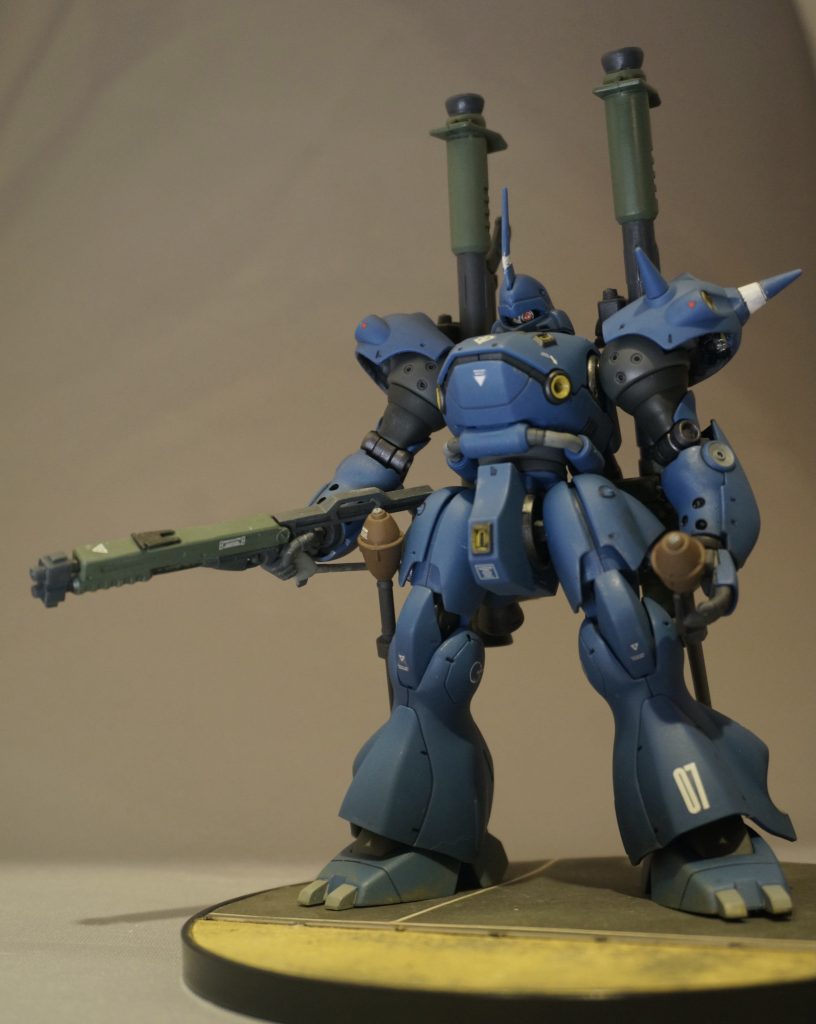 成形色のブルーを生かした部分塗装で仕上げました。プロポーションが良好で改修の必要が無く、成形色も好みのキットは極力成形色仕上げでフィニッシュするようにしています。モノアイは可動化・Hアイズ化してあります。