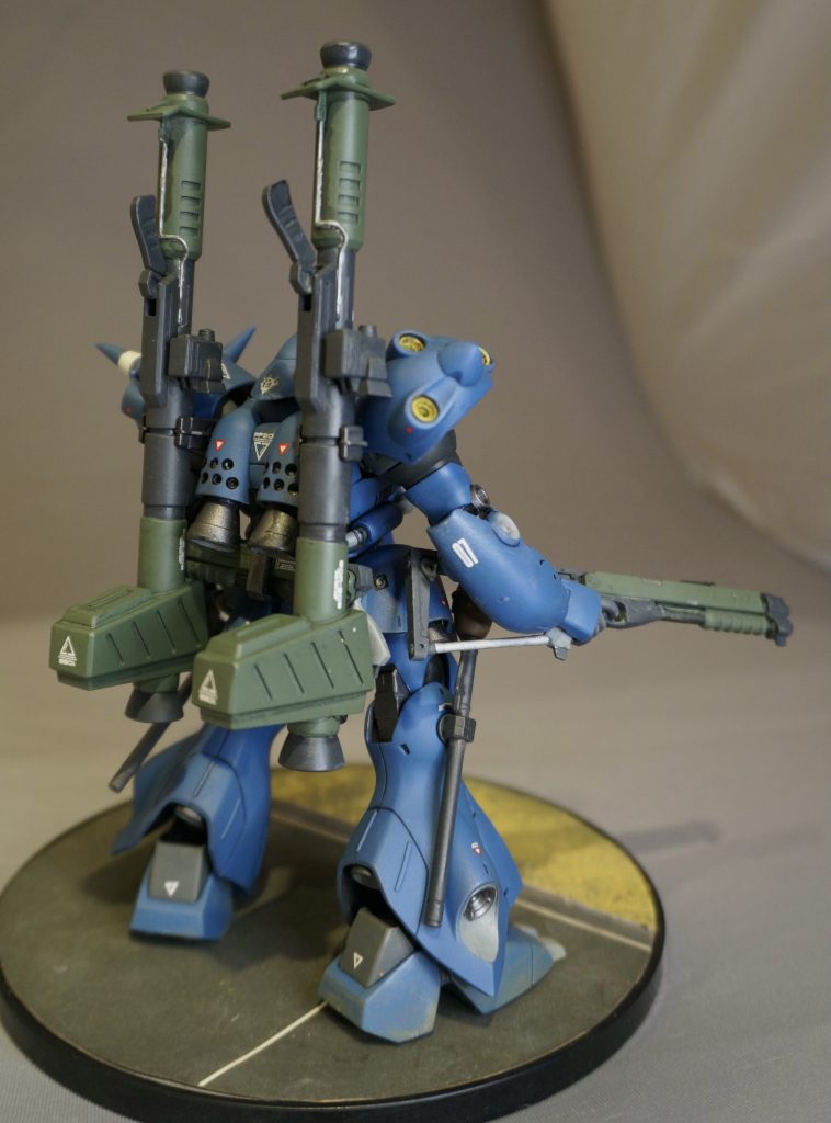 「ブチ穴」は貫通させると内部のスカスカ感がバレてしまうので、ギリ貫通しない程度に深掘りしておきました。