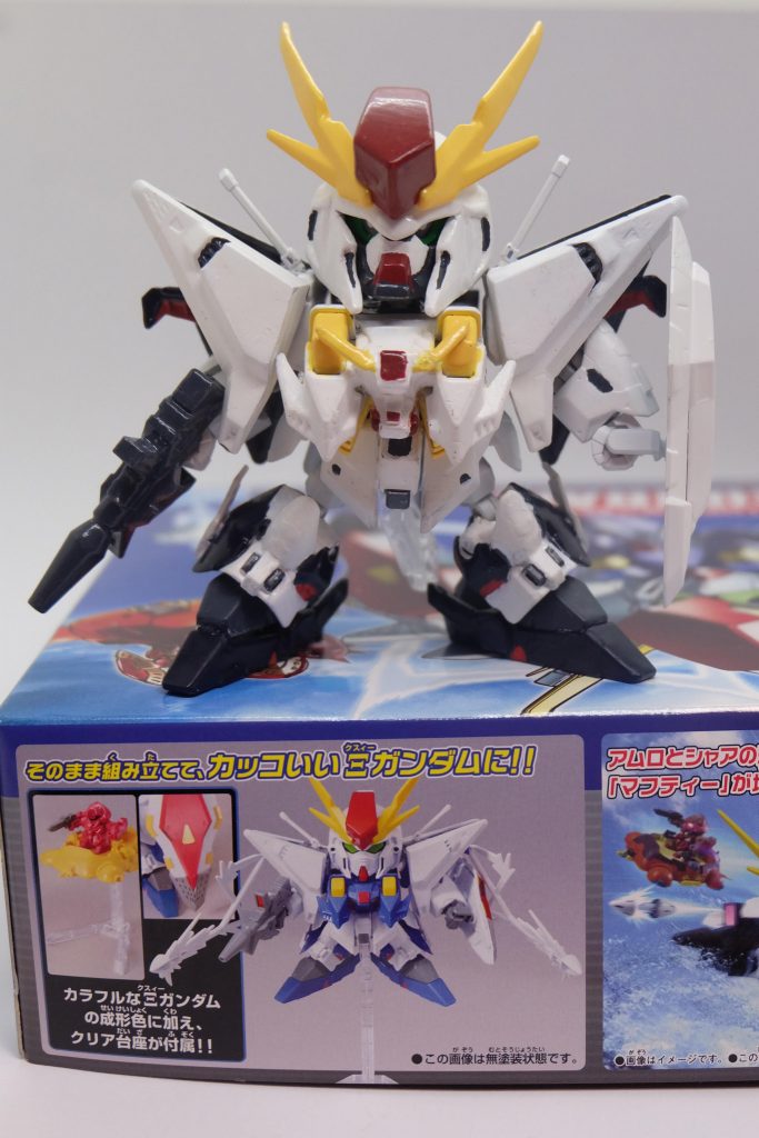 パッケージ(素組)との比較。胴がつまっていること。足が長くどっしりと構えていることがポイントです。