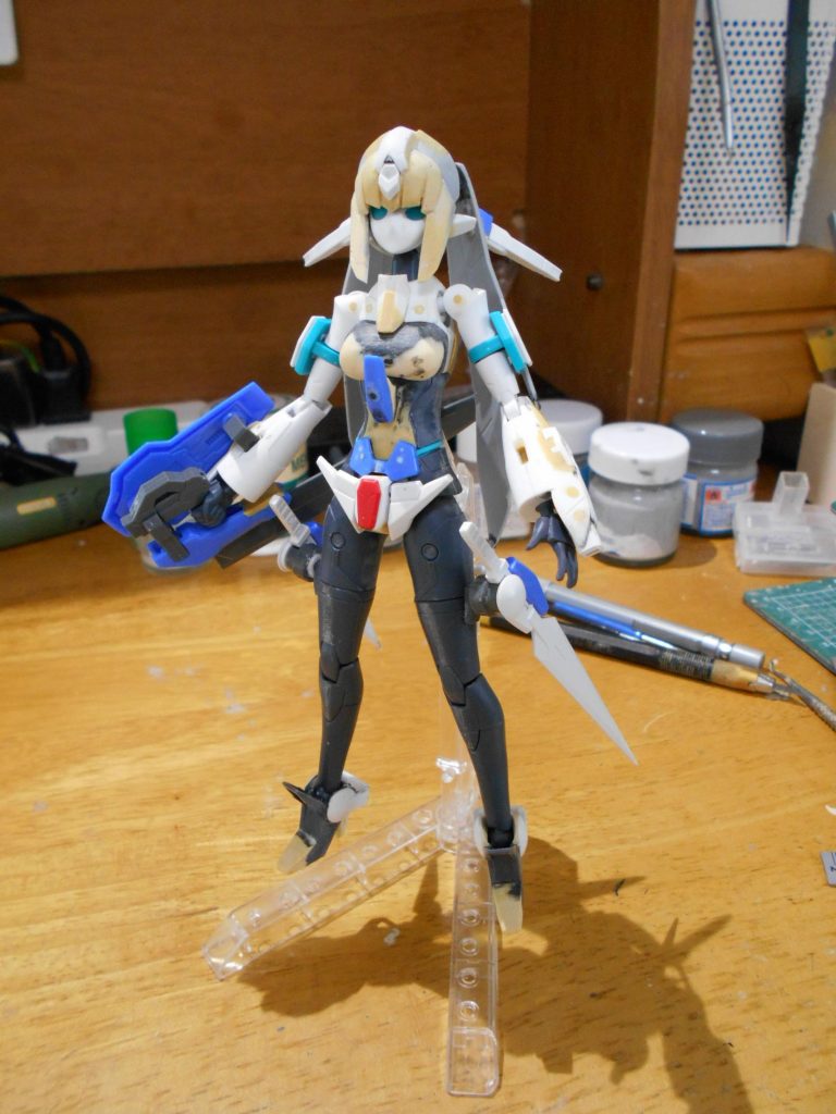 基本的にパーツを切って貼ってエポパテを盛っただけです 