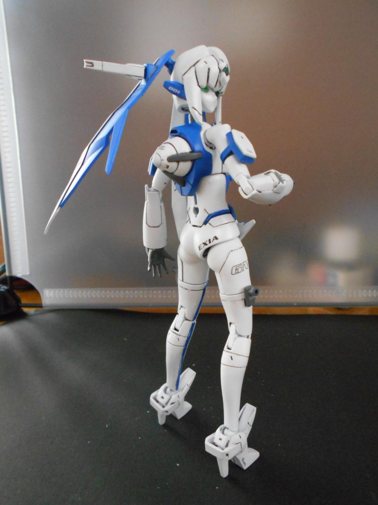 今回は初めてラッカー塗料で全塗装してデカールを貼りました 