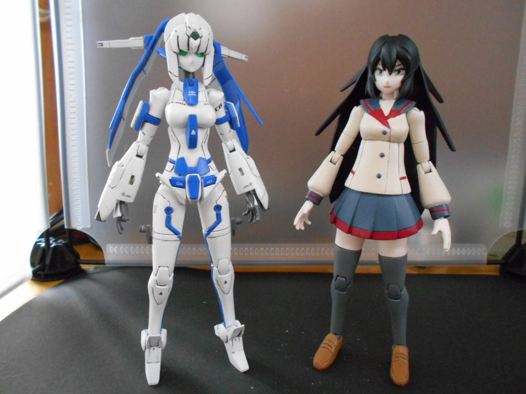 前作の制服メイと一緒に