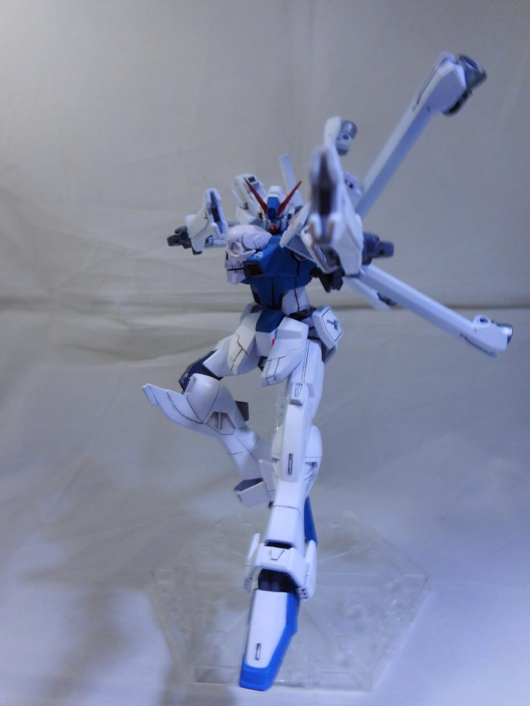 バタフライバスターRのビームガン、ビームサーベルでポージング