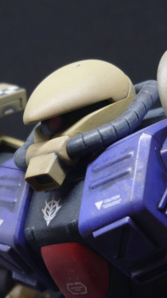 頭部はひさし部分を延長しました。