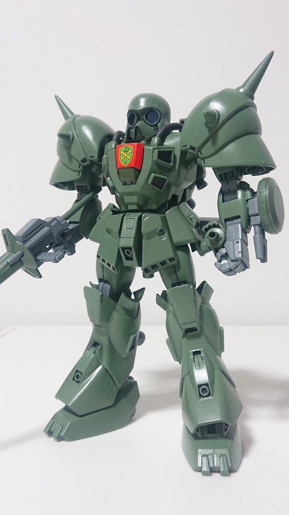 本体は手首と腰のポリパーツをプラパーツに変更しただけでキットのままです。缶スプレー＋水性トップコートセミグロスで仕上げました。