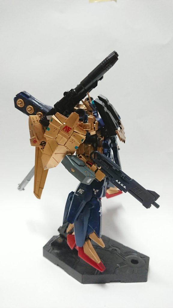 側面から。ビルダーズパーツはほぼバックパックに着けて使用。