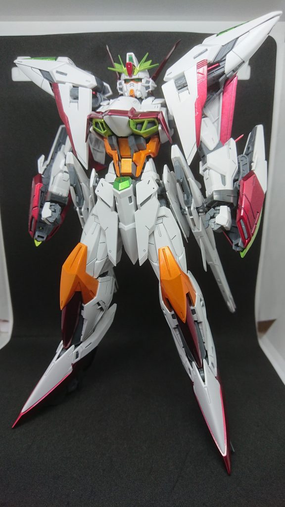 青いパーツを赤へ赤いパーツをオレンジに塗装しました。