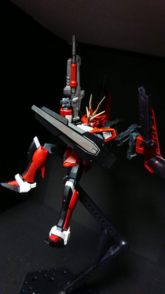 戦闘中の一場面みたいな見切れていますがバインダーはアームのお陰で多彩な変形が出来ます。