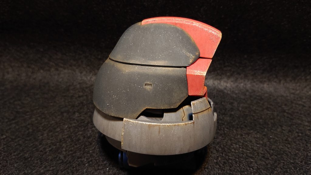 ウェザリングカラーの白で退色、ウェザリングカラーの黒で汚れ、シルバーを染み込ませたスポンジでチッピング、リアルタッチマーカーでサビだれ、最後にウェザリングマスターでサビをのせました。 